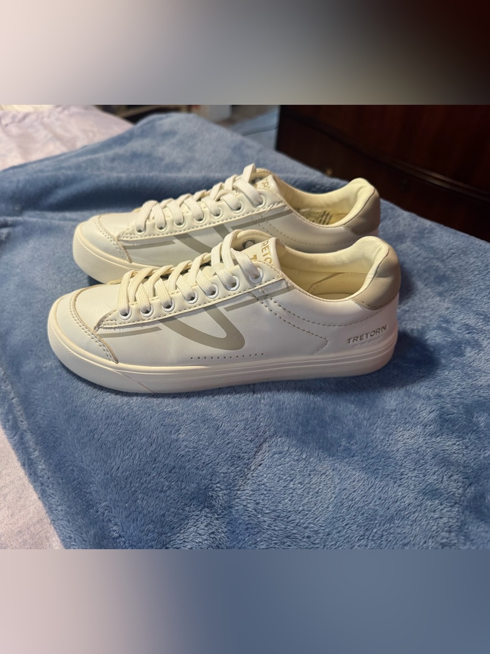 Tretorn White Cream Low-Top Sneakers